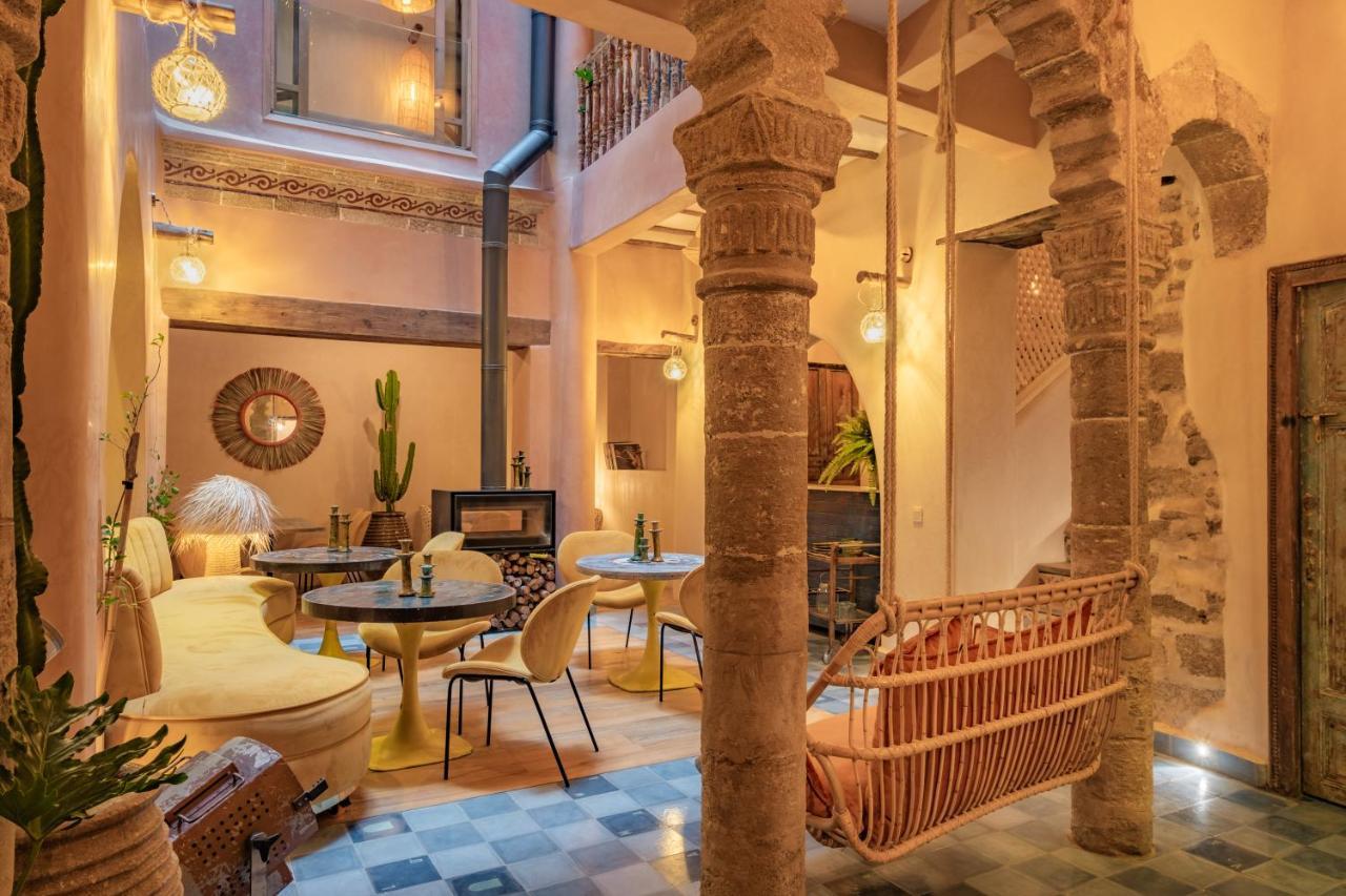 Mama Lova Hotel, Riad, Restaurant & Spa Szavíra Kültér fotó