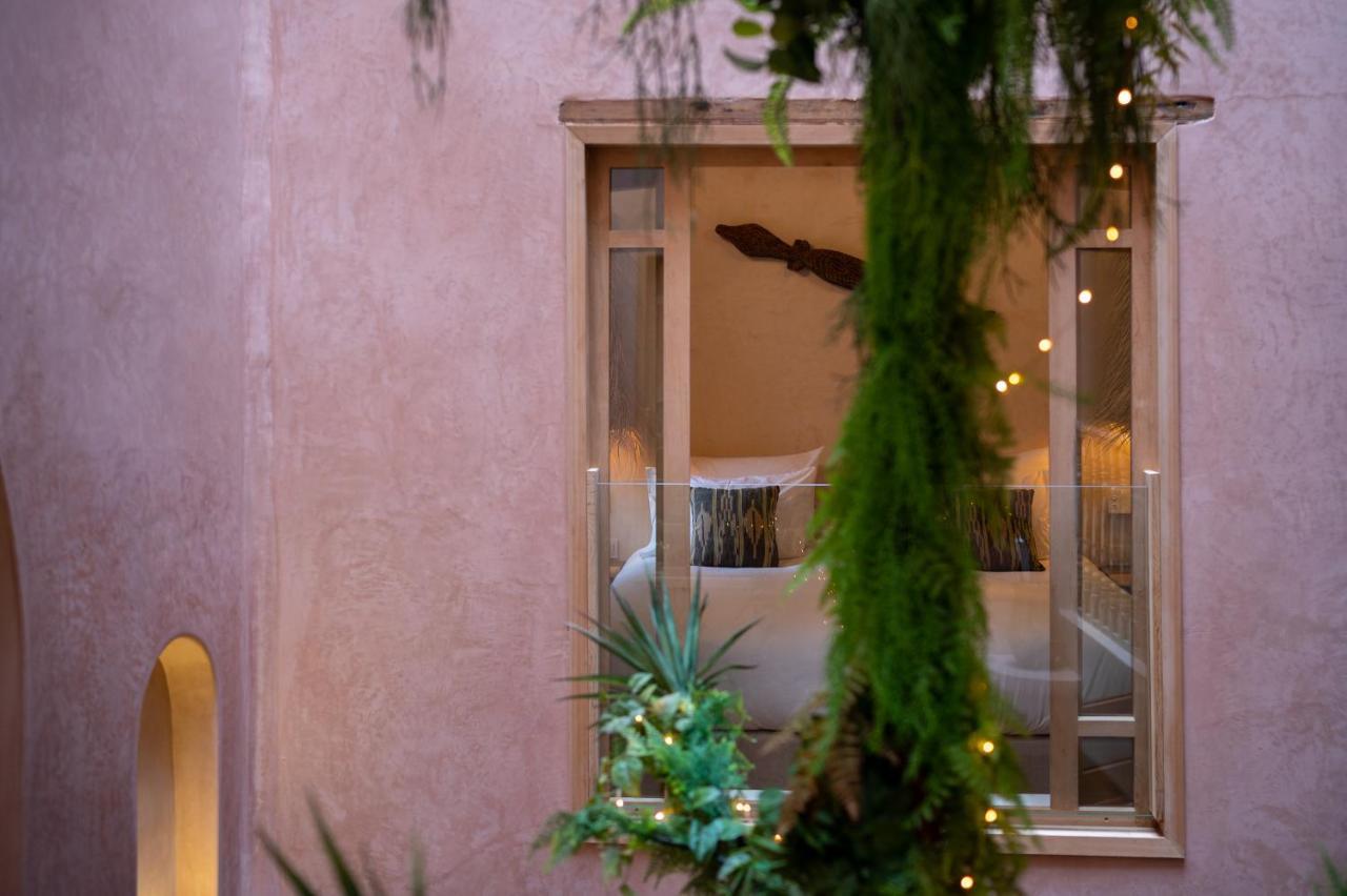 Mama Lova Hotel, Riad, Restaurant & Spa Szavíra Kültér fotó