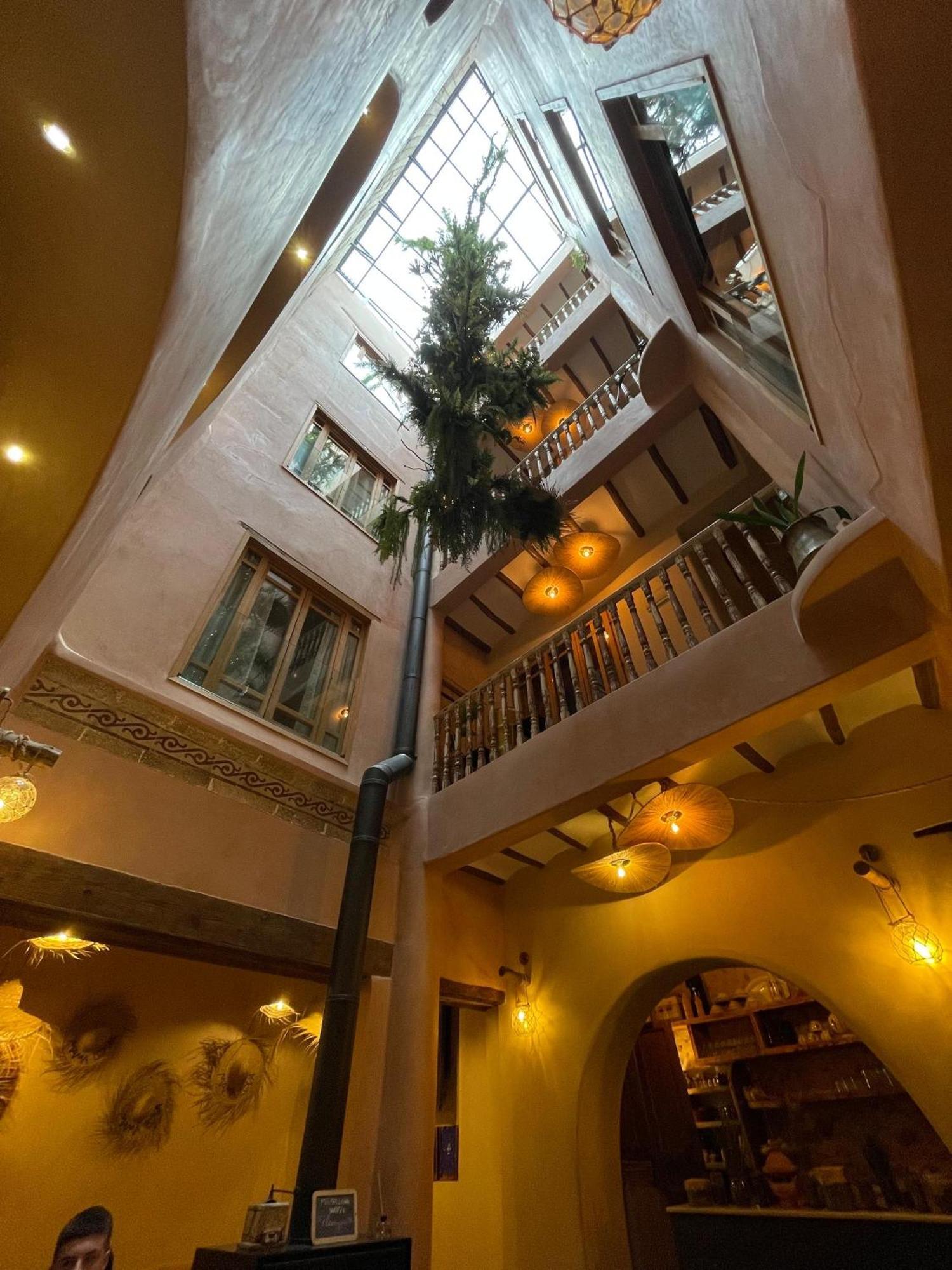 Mama Lova Hotel, Riad, Restaurant & Spa Szavíra Kültér fotó
