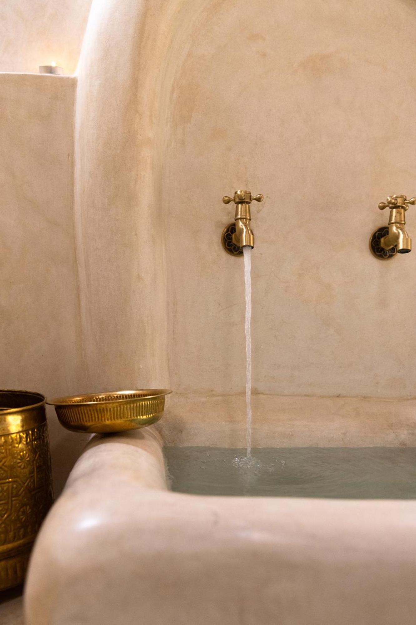 Mama Lova Hotel, Riad, Restaurant & Spa Szavíra Kültér fotó